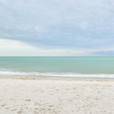 St Pete Beach Condo With Pool, 5 Min Walk To Beach! 圣徒皮特海滩 外观 照片